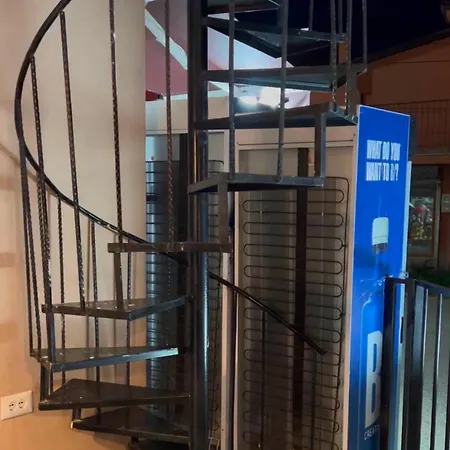 بيت ضيافة House By The 2 *